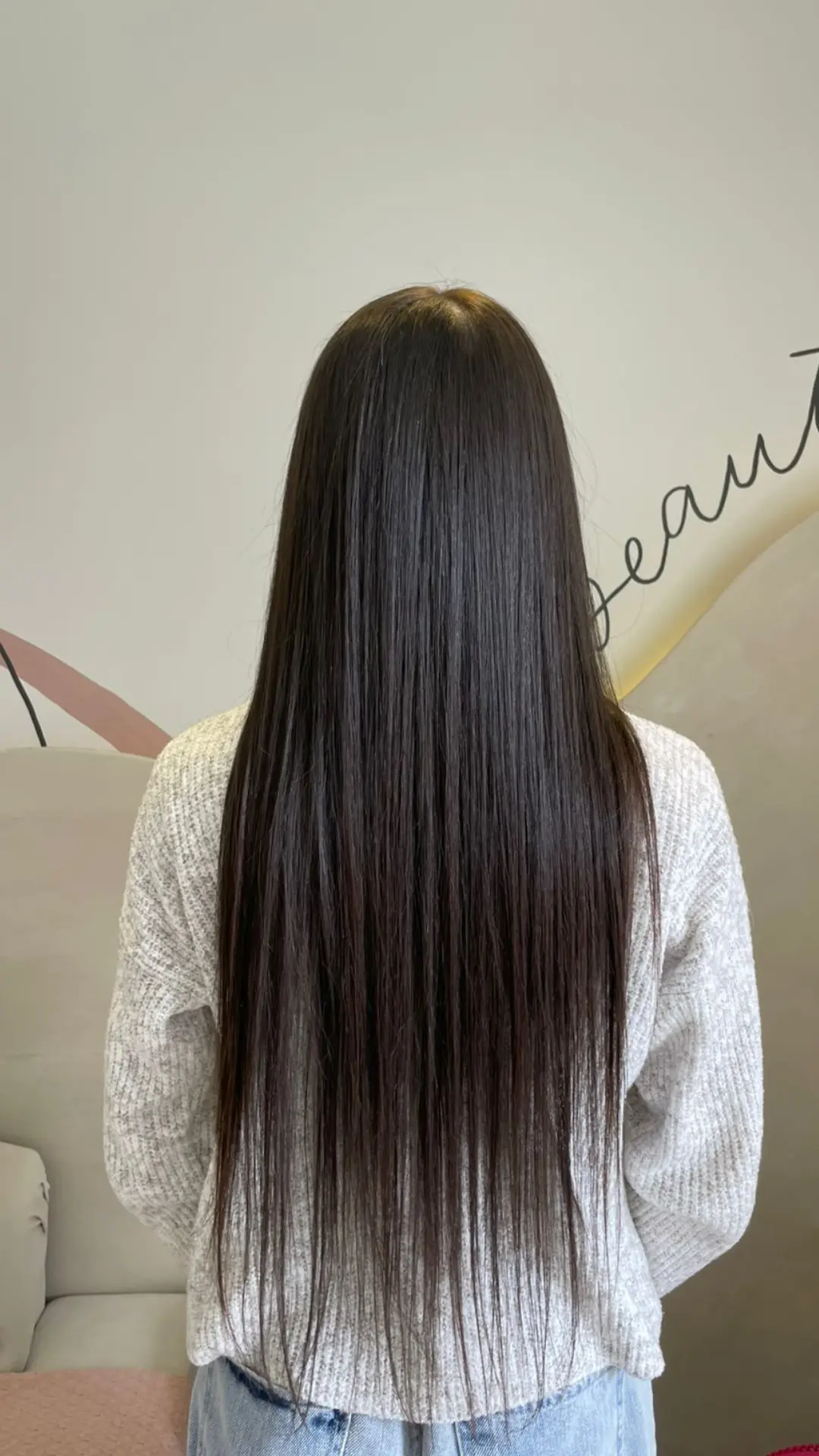 Cabelo castanho antes do alongamento capilar realizado em Curitiba