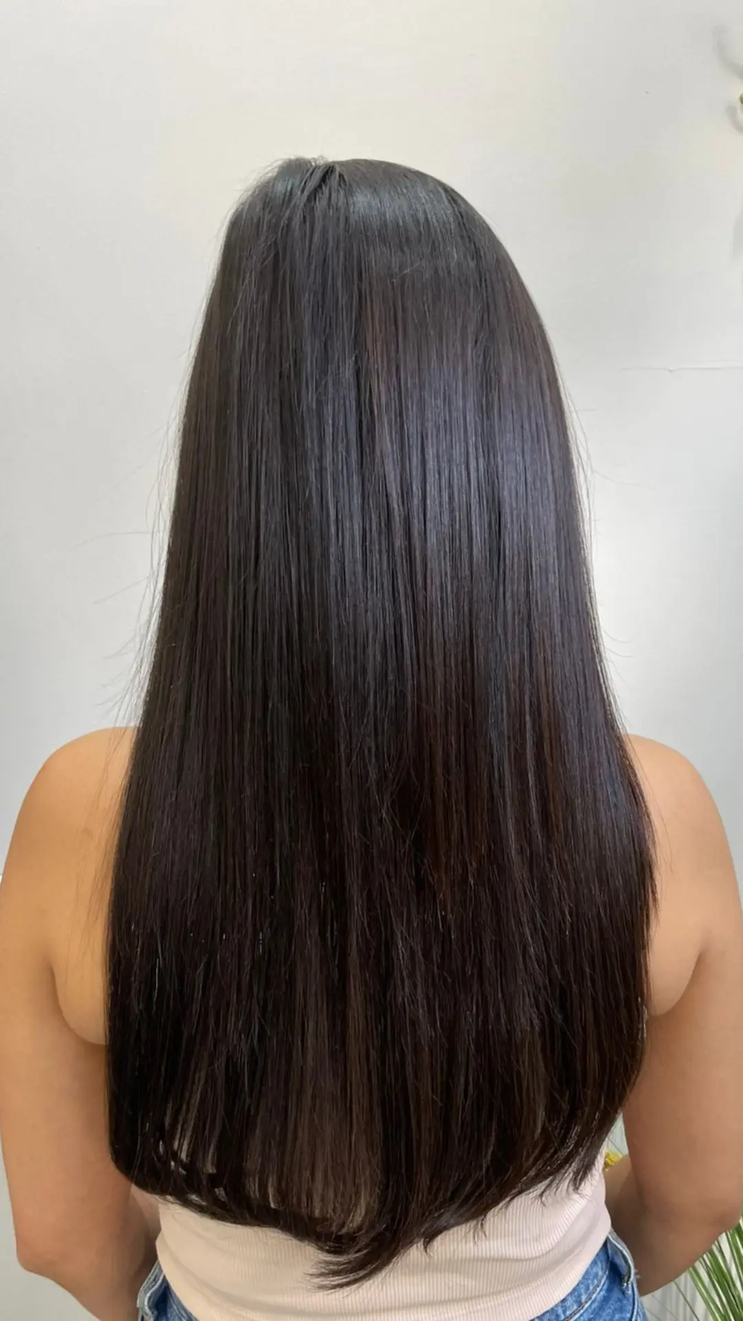 Resultado natural de aplicação de Mega Hair em cabelo escuro
